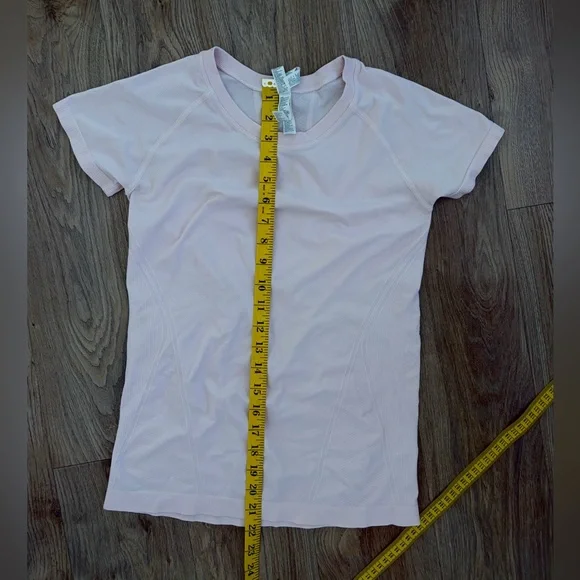 Athleta Light Pink Short Sleeve Workout Tee Stretch Sz Small Great Condition - Picture 4 of 5